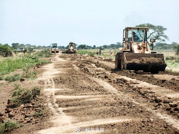 笑赢配资 我维和工兵分队圆满完成主补给线道路修复任务