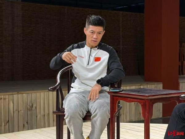 间群策略 “扇耳光大赛”被KO，35岁的赵鸿刚凭“巴掌”走红网络